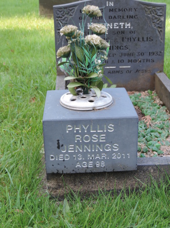 picture of gravestone