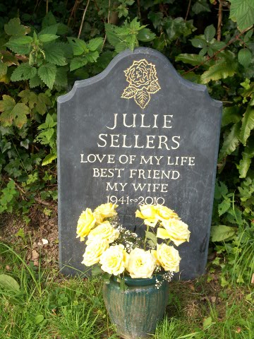 picture of gravestone