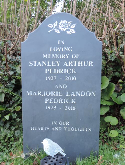 picture of gravestone picture of gravestone